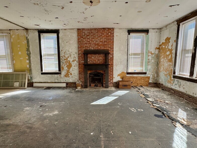 More Photos Of 158 E College Ave, Holly Springs Office For Sale