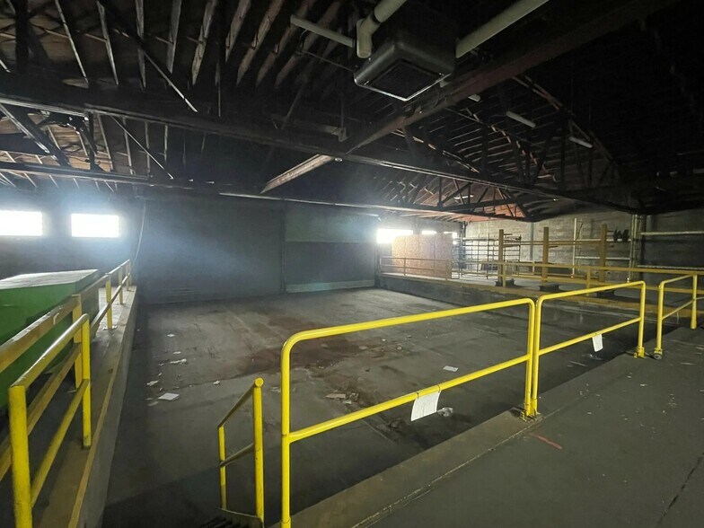 More Photos Of 850 165th St, Hammond Manufacturing For Lease