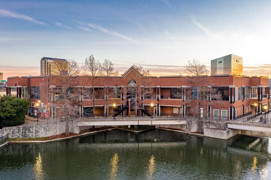 More Photos Of 9665-9669 N Central Expy, Dallas Unknown For Lease