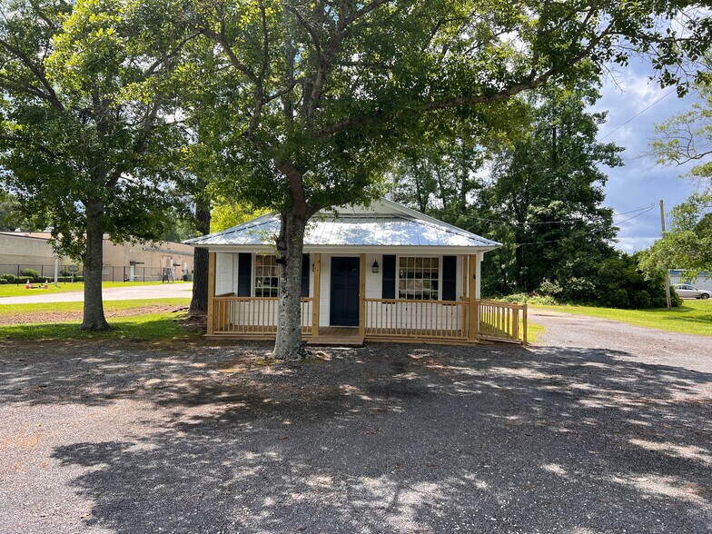 Primary Photo Of 1609 Hemingway Hwy, Hemingway Storefront Retail Residential For Sale