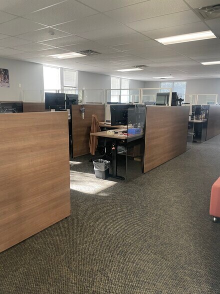 More Photos Of 6601 Vaught Ranch Rd, Austin Unknown For Lease