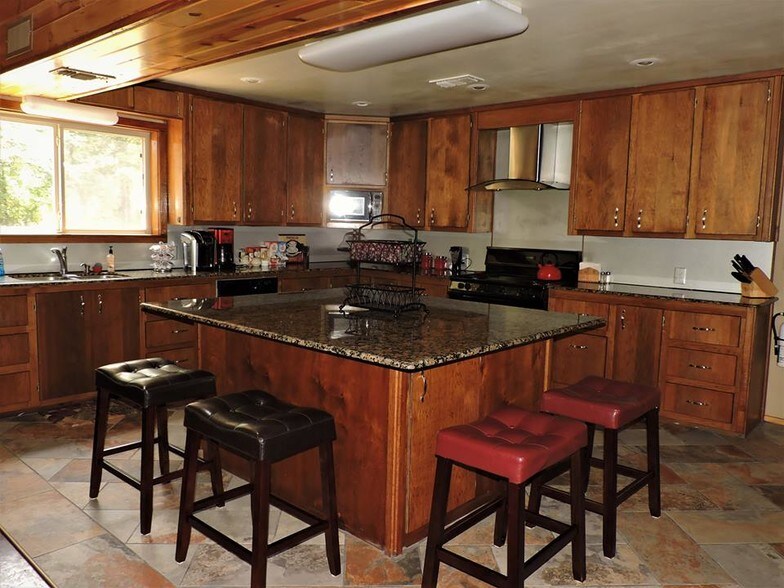 More Photos Of 1083 N 4290 Rd, Hugo Hotel For Sale