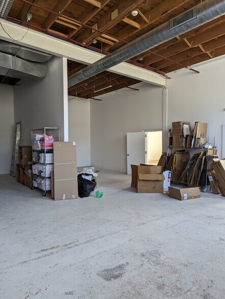 More Photos Of 583 Pacific St, Stamford Freestanding For Lease