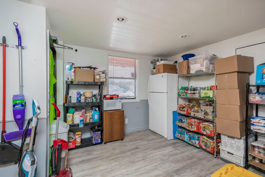 More Photos Of 1013 SE Holbrook Ct, Port Saint Lucie Warehouse For Sale