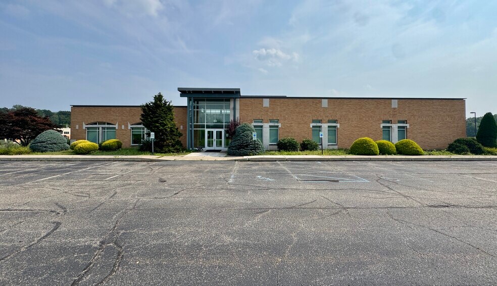 More Photos Of 10 Fox Run Rd, Drums Medical For Lease