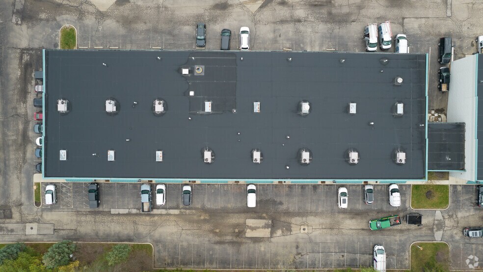 More Photos Of 2402-2426 Advanced Business Center Dr, Columbus Warehouse For Lease