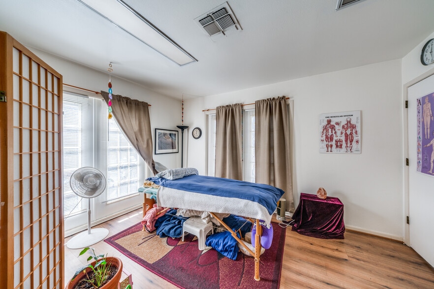 More Photos Of 7870 Broadway, San Antonio Medical For Sale