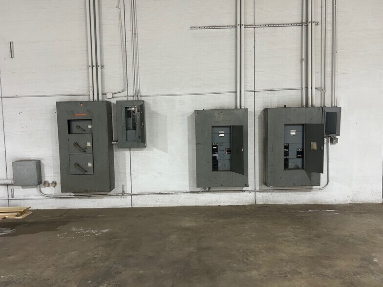 More Photos Of 1103 E Maguire Rd, Noble Light Manufacturing For Sale