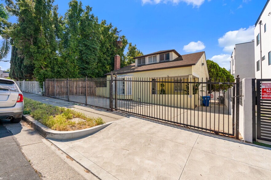More Photos Of 4458 Maplewood Ave, Los Angeles Multifamily For Sale