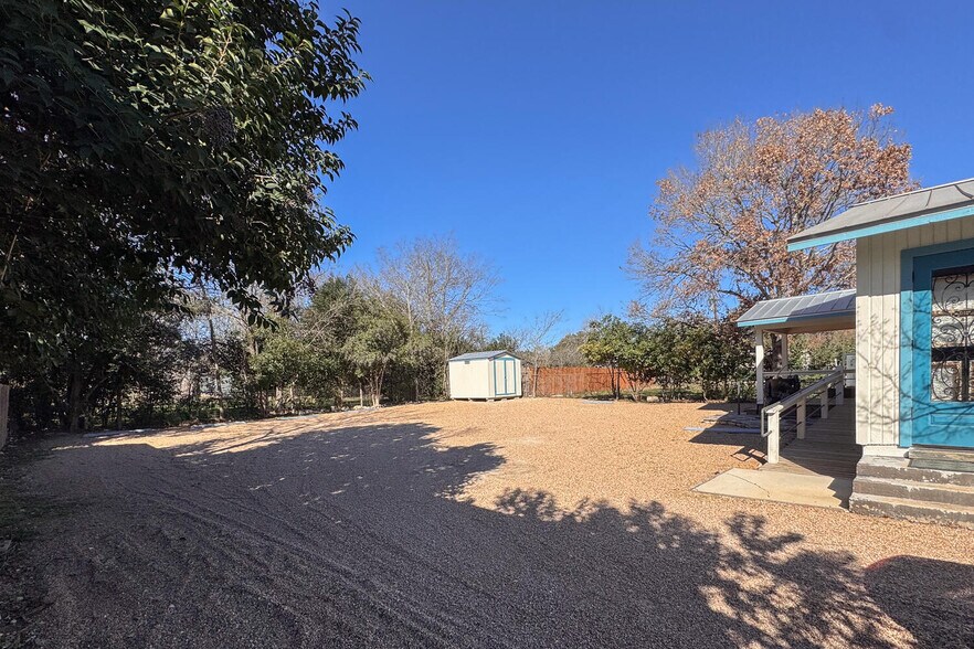 More Photos Of 505 Main, Blanco Office Residential For Sale