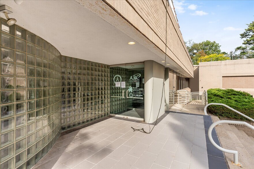 More Photos Of 3111 New Hyde Park Rd, New Hyde Park Medical For Lease