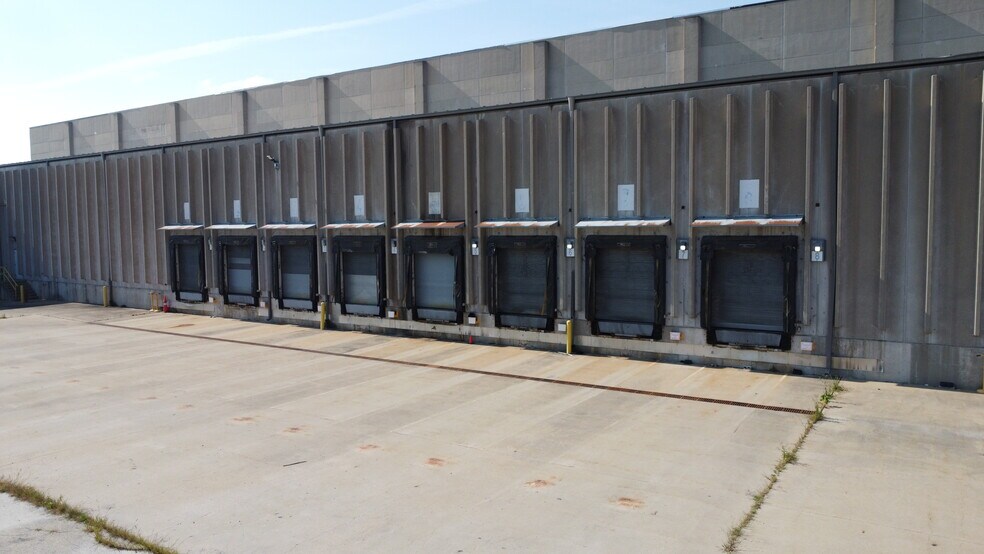 More Photos Of 1551 E Willow St, Kankakee Warehouse For Lease