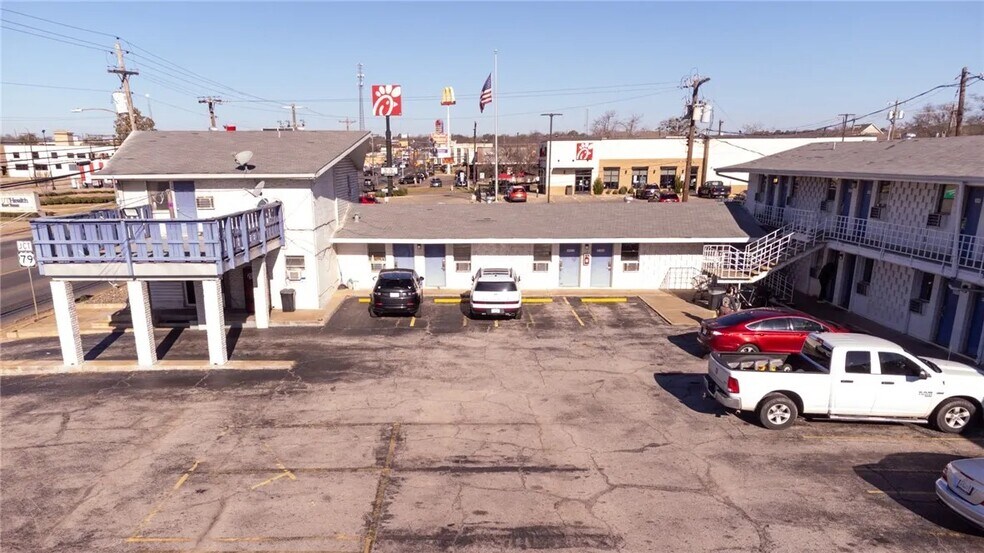 More Photos Of 520 S Jackson St, Jacksonville Hotel For Sale