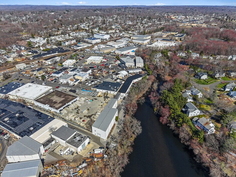 More Photos Of 55 Poplar St, Stamford Light Distribution For Sale