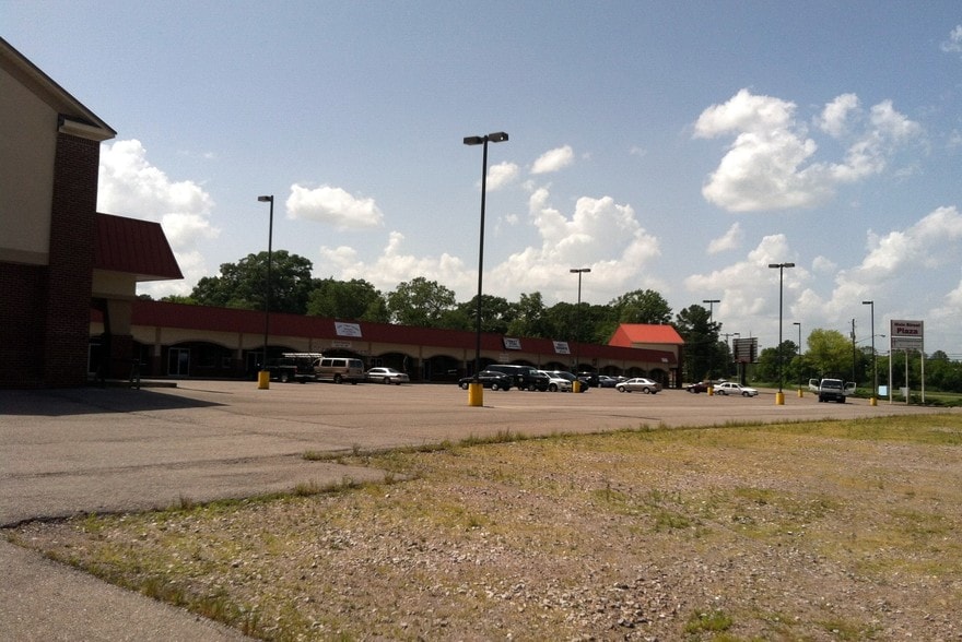 More Photos Of 3321-3389 Main St, Adamsville Freestanding For Lease