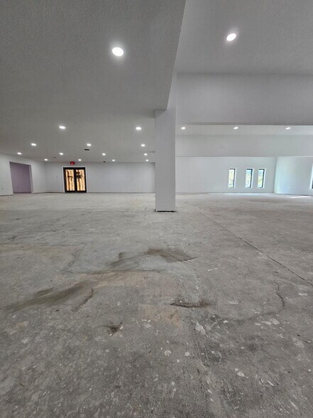 More Photos Of 1940 7th Ave S, Saint Petersburg Medical For Sale