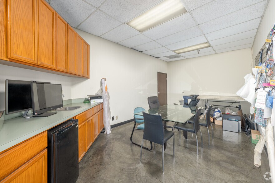 More Photos Of 5801 S Alameda St, Los Angeles Manufacturing For Sale