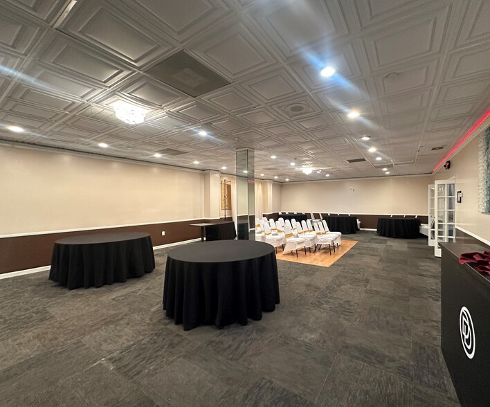 More Photos Of 304 Georges Rd, Dayton General Retail For Sale