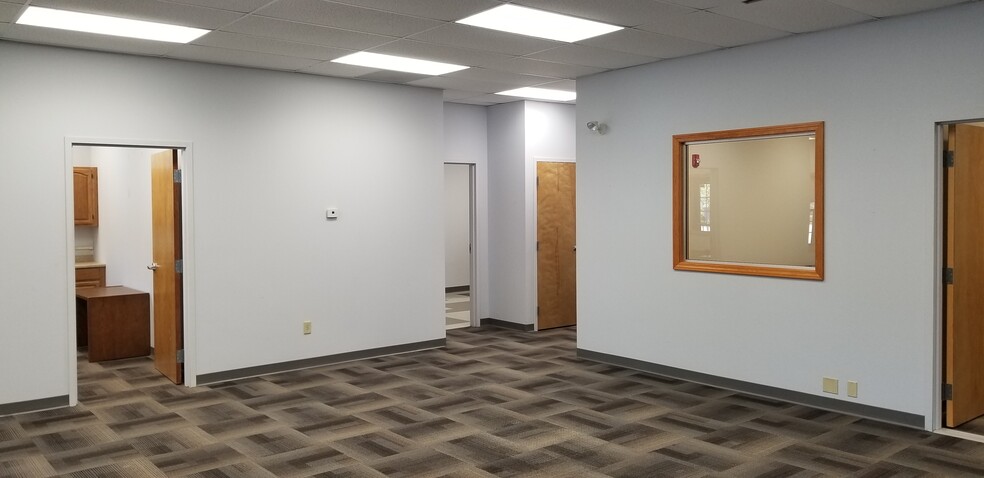 More Photos Of 2435 Nooseneck Hill Rd, Coventry Storefront Retail Office For Lease
