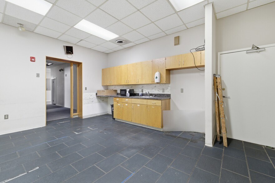 More Photos Of 32 Belmont St, Brockton Office For Lease