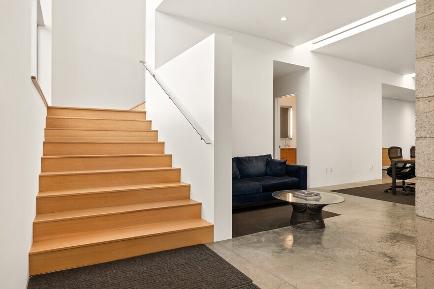 More Photos Of 1015 Abbot Kinney Blvd, Venice Office Residential For Sale