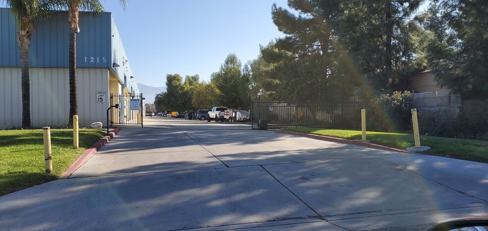 More Photos Of 1231 S Buena Vista St, San Jacinto Service For Sale