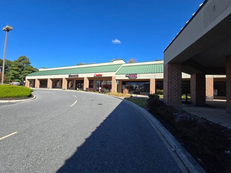 More Photos Of 250 Gateway South Blvd, Dover Unknown For Lease