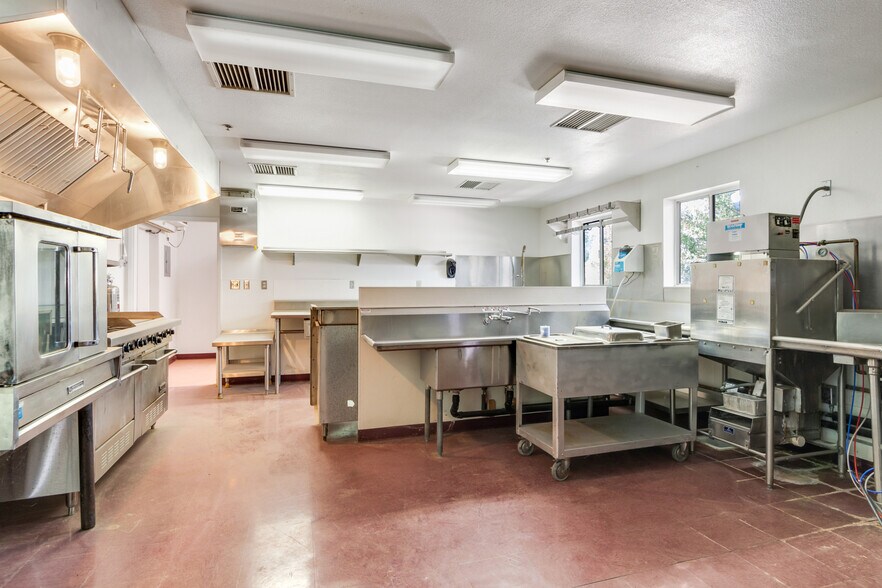 More Photos Of 6889 Sunny Vista Rd, Joshua Tree Lodge Meeting Hall For Sale