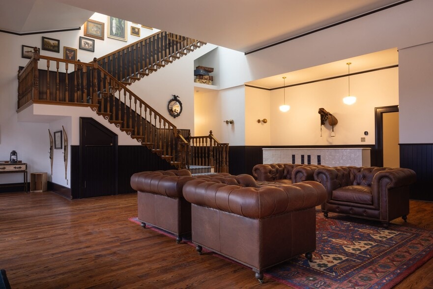 More Photos Of 235 E Main St, Dayton Hotel For Sale