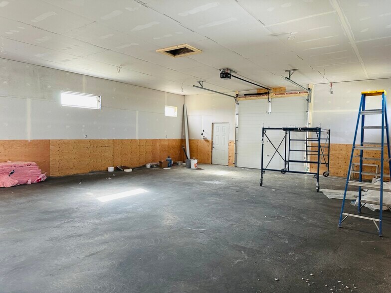 More Photos Of 723079 Range Road 63, Clairmont Warehouse For Lease