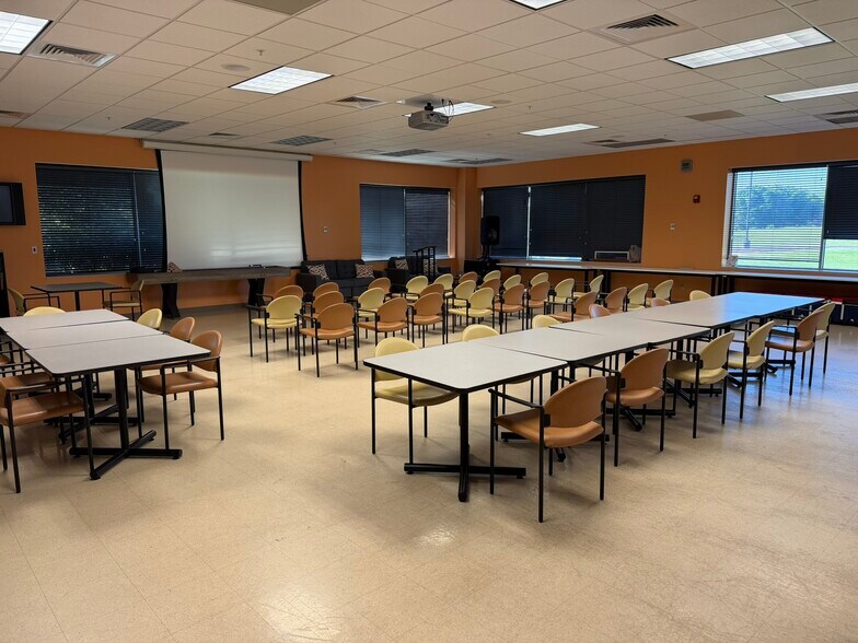More Photos Of 15 Missouri Research Park Dr, Saint Charles Office For Sale