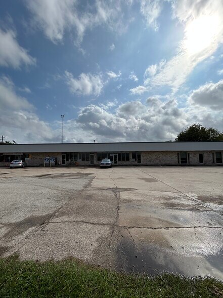 Primary Photo Of 4230 E FM 1462 Rd, Rosharon Storefront Retail Office For Lease