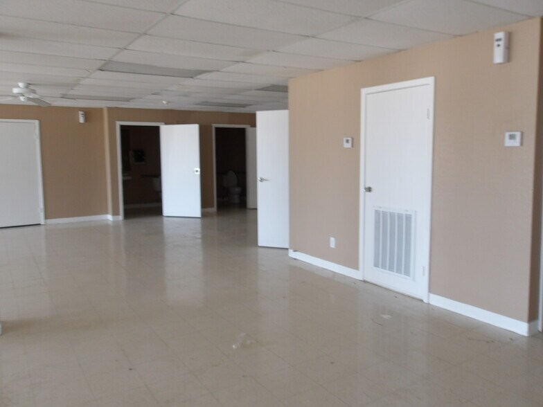 More Photos Of 503 W Business 83, Donna General Retail For Lease
