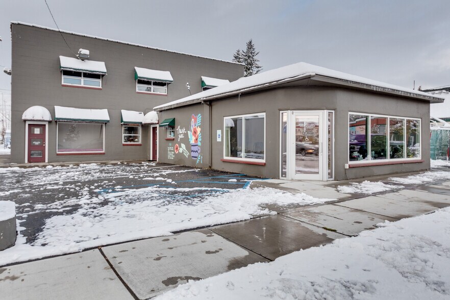 More Photos Of 2713-2715 N Monroe St, Spokane Office Residential For Lease