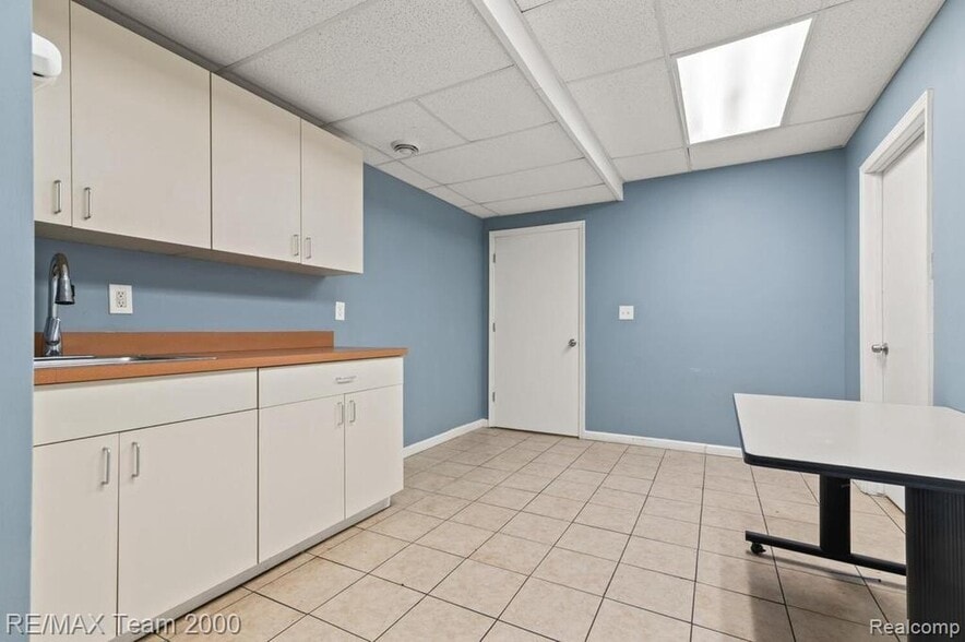 More Photos Of 5153 S Beech Daly St, Dearborn Heights Freestanding For Lease