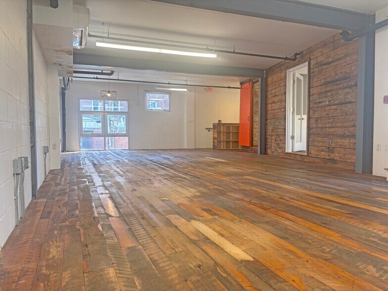 More Photos Of 96 Penhallow St, Portsmouth Storefront Retail Office For Lease