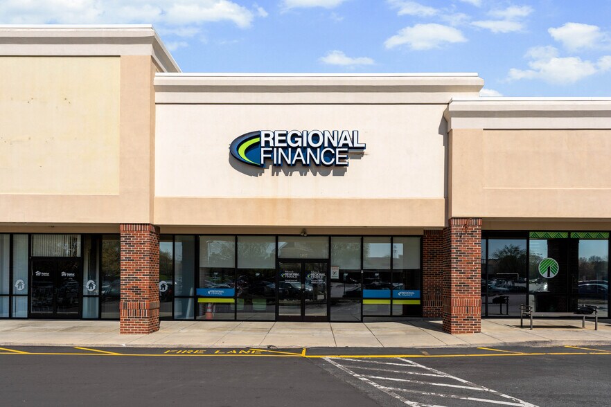 More Photos Of 1837 E Broad St, Statesville Unknown For Lease