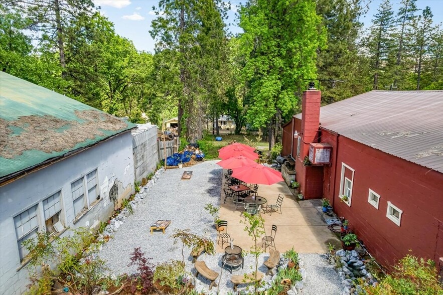 More Photos Of 21375 Main St, Lakehead Restaurant For Sale