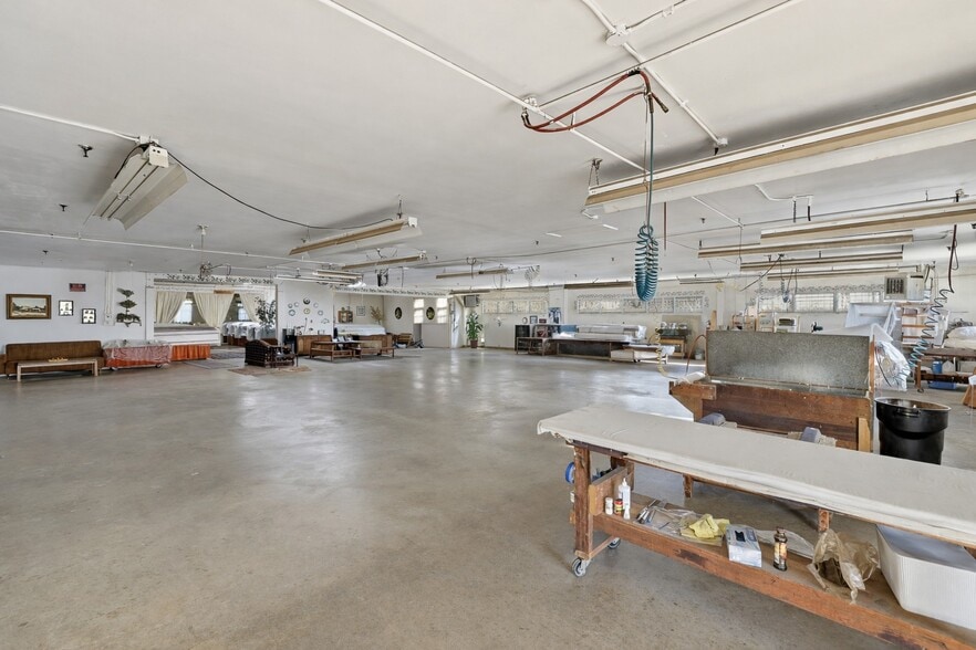 More Photos Of 1705 N Indiana St, Los Angeles Manufacturing For Lease