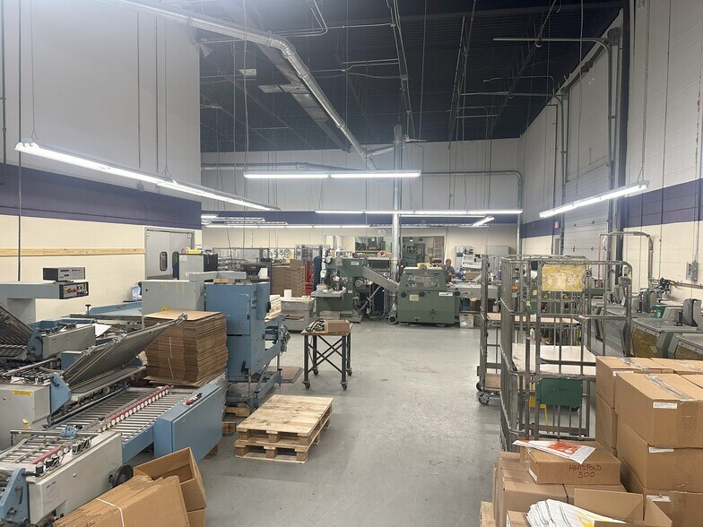 More Photos Of 25 Amflex Dr, Cranston Light Manufacturing For Sale