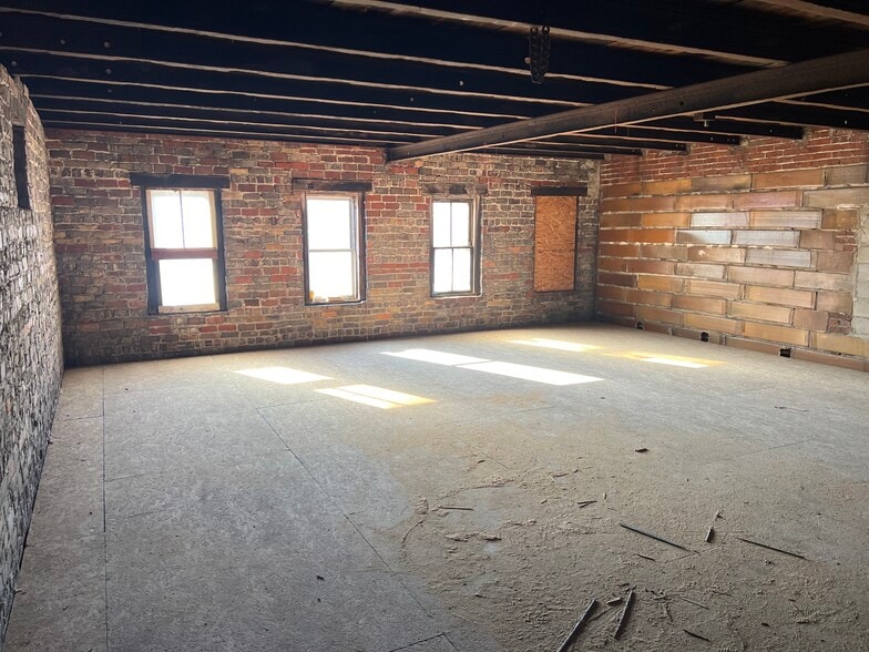 More Photos Of 1605 Broadway, Lorain Storefront Retail Residential For Sale