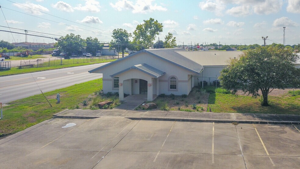 More Photos Of 2203 Port Lavaca Dr, Victoria Industrial For Sale