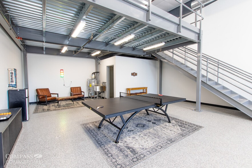 More Photos Of 20485 NE Funner Pl, Bend Self Storage For Sale