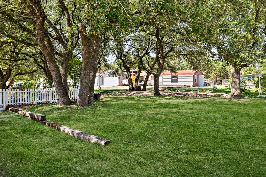 More Photos Of 3676 FM2657, Kempner Specialty For Sale