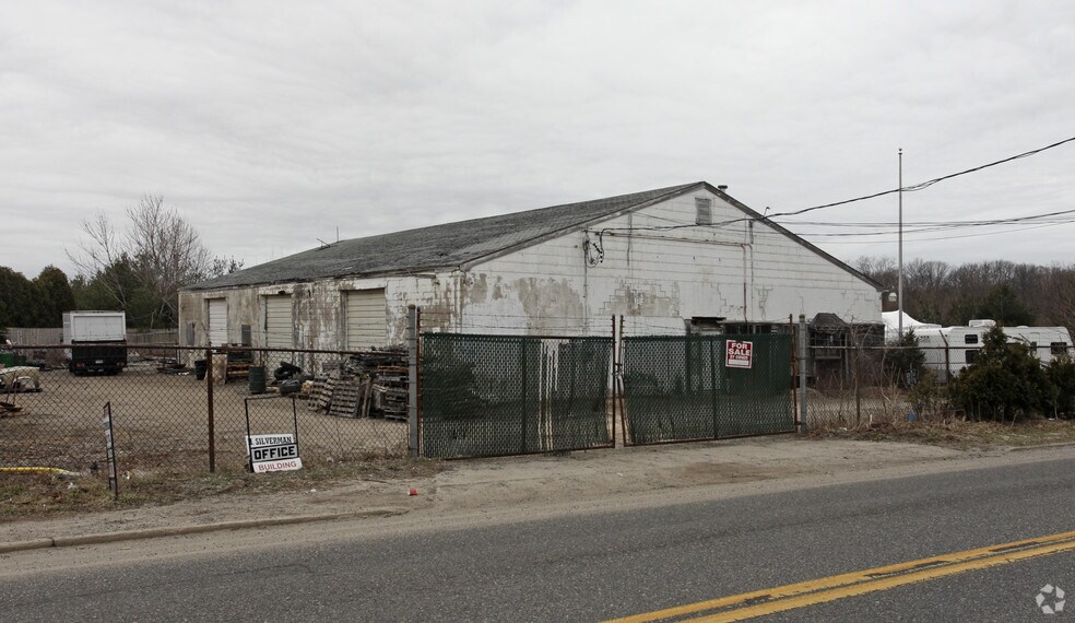 More Photos Of 50 N Columbia St, Port Jefferson Manufacturing For Lease