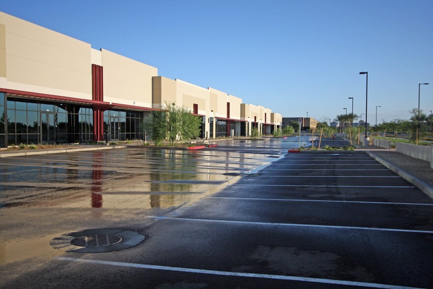 More Photos Of 13765 W Auto Dr, Goodyear Distribution For Lease