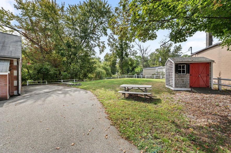 More Photos Of 11 Maple St, West Newbury Office For Sale