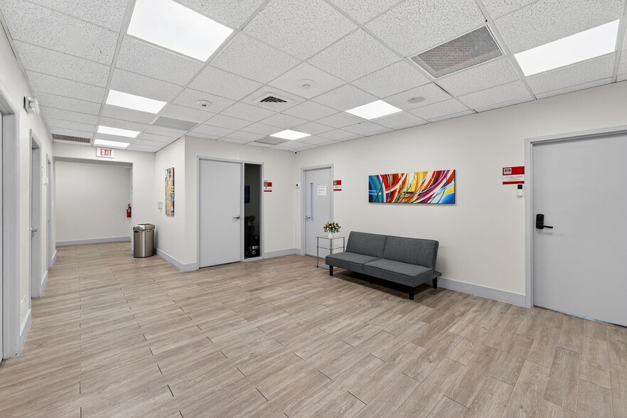 More Photos Of 2950 W Cypress Creek Rd, Fort Lauderdale Office For Lease