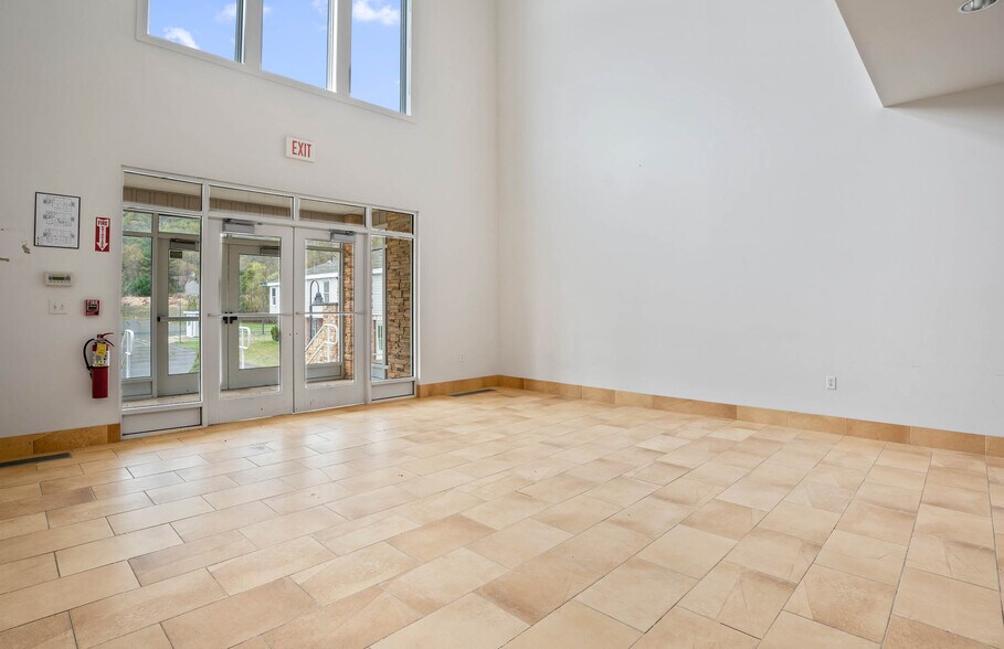 More Photos Of 2279 Mount Vernon Rd, Southington Schools For Sale