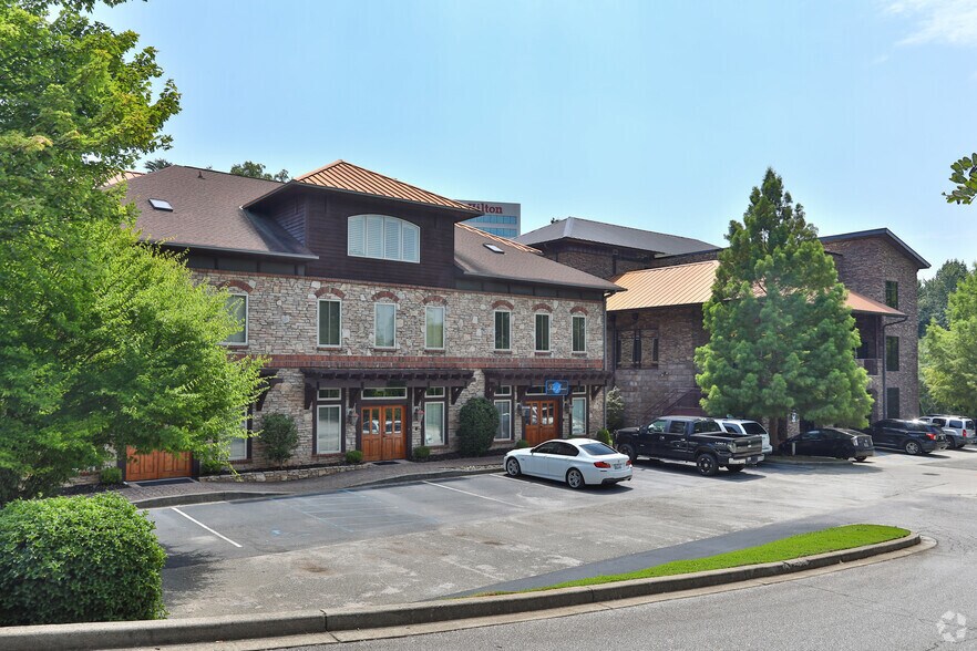 More Photos Of 68 Pointe Cir, Greenville Office For Lease